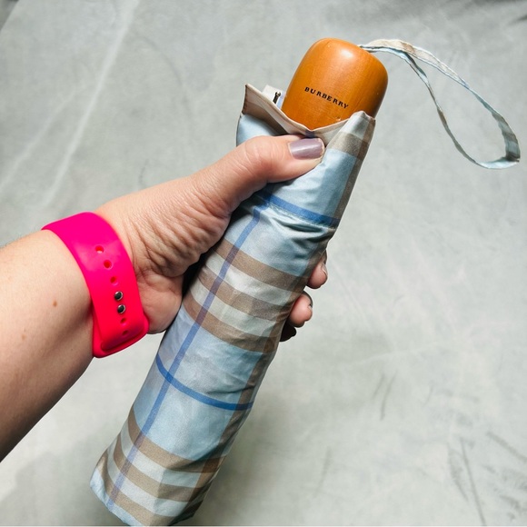 Vintage Burberry blue brown plaid collapsible umbrella wood handle storage bag - Picture 11 of 15